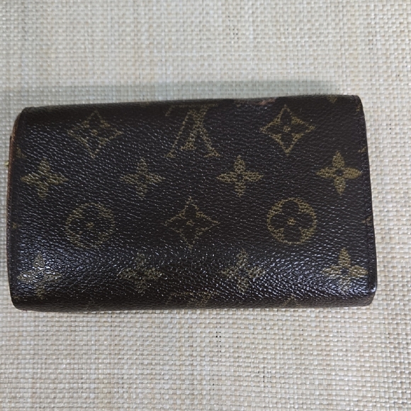 Louis Vuitton Brown Monogram Wallet - Picture 2 of 13
